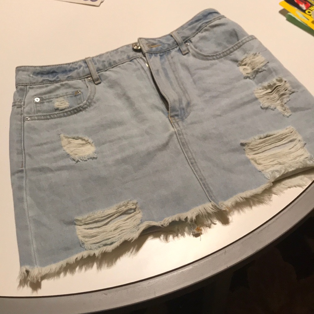 Junior/Teen Light color jeans skirt. Forever 21 - Picture 2 of 4